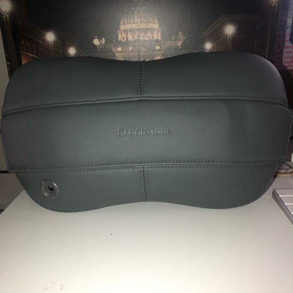 Brookstone Wireless Neck Massager-BARELY USED - Picture 1 of 4